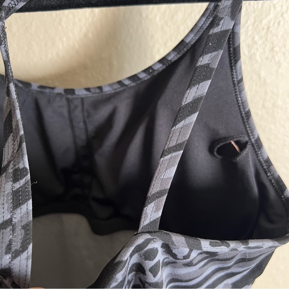 Victoria’s Secret Sport PINK Leopard Zebra Print Tank Cami Built In Bra Size M - Picture 8 of 8